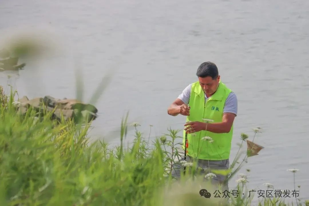 5月8日清晨！渠江巡查现地笼，钓鱼者屡驱复返咋整？  第4张