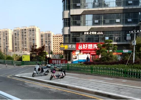北湖城管高效联动解民忧！破损人行道修复背后藏着啥秘密？  第2张