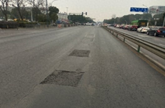 道路坑洞反复修不好？江北区住建局这次用新技术搞定