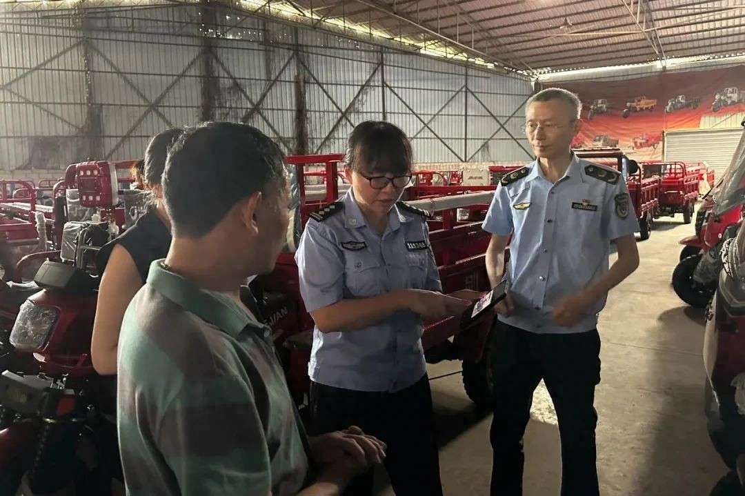 学雷锋日西双版纳严查三轮摩托车销售隐患！非法改装问题咋解决？