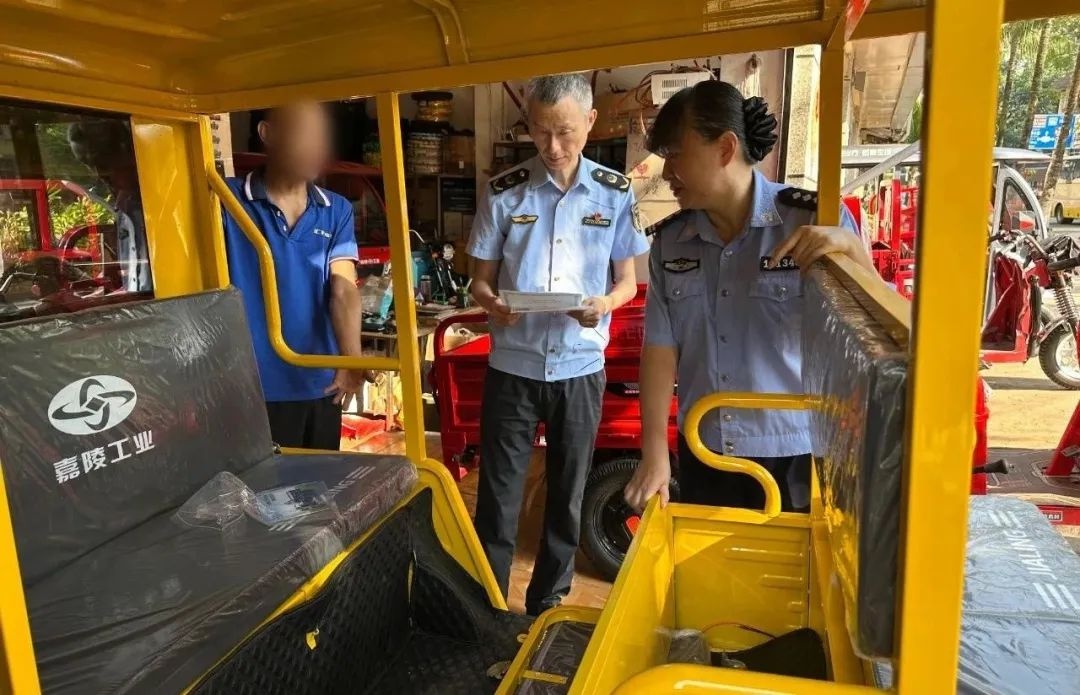 学雷锋日西双版纳严查三轮摩托车销售隐患！非法改装问题咋解决？  第2张