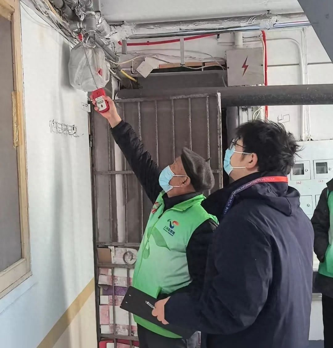 寒潮来袭，独居老人如何安全过冬？徐汇区这场暖心行动让人感动