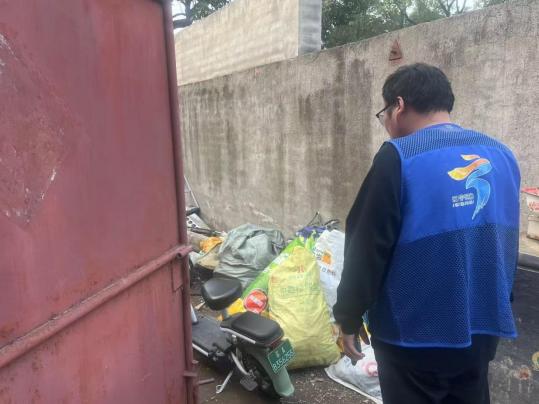 年关将至，社区安全如何保障？网格员朱伟、郑超的暖心行动揭秘  第2张
