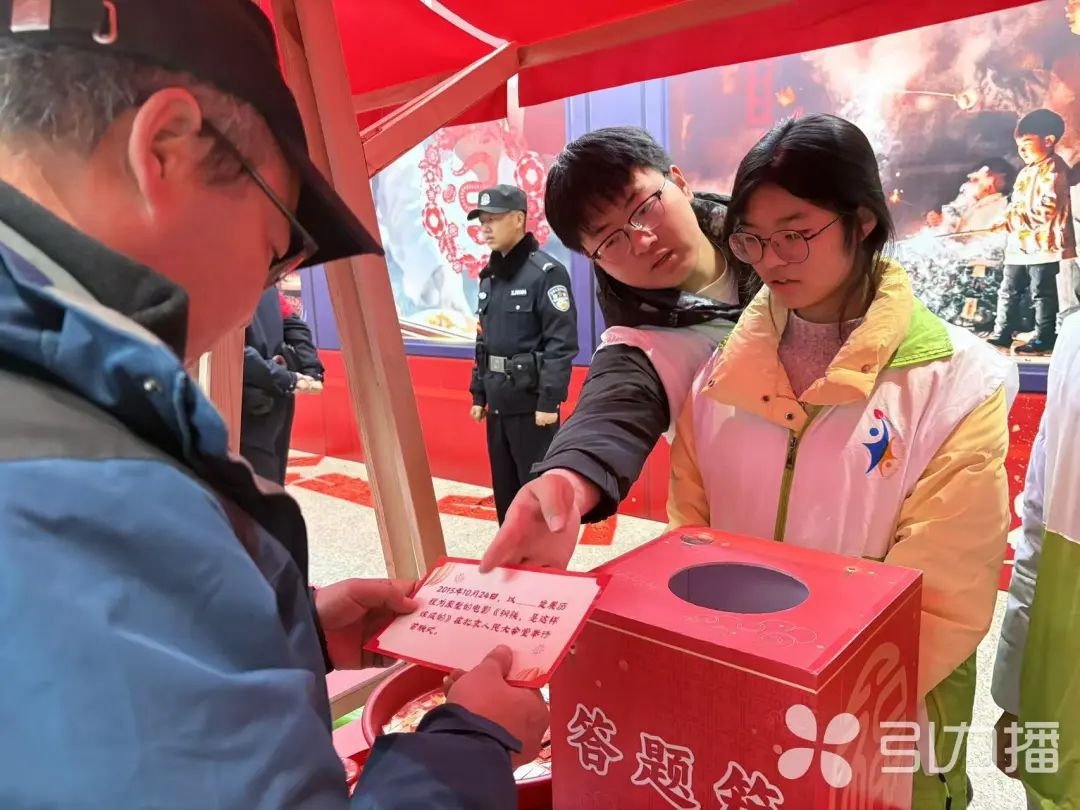 春运大潮来袭！张家港高铁站如何用‘春节红’温暖游子心？  第2张