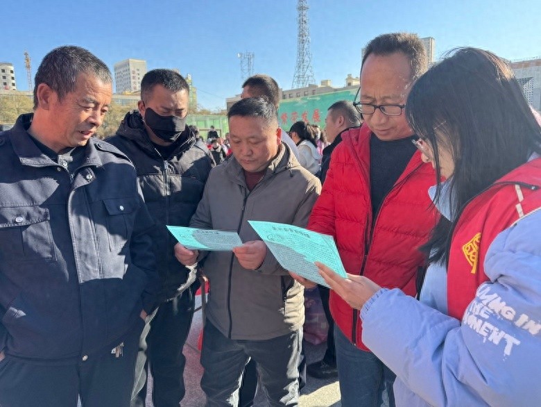 冬日寒风中的法治暖阳！城关司法所如何让居民在寒冷中感受法律的力量？  第1张