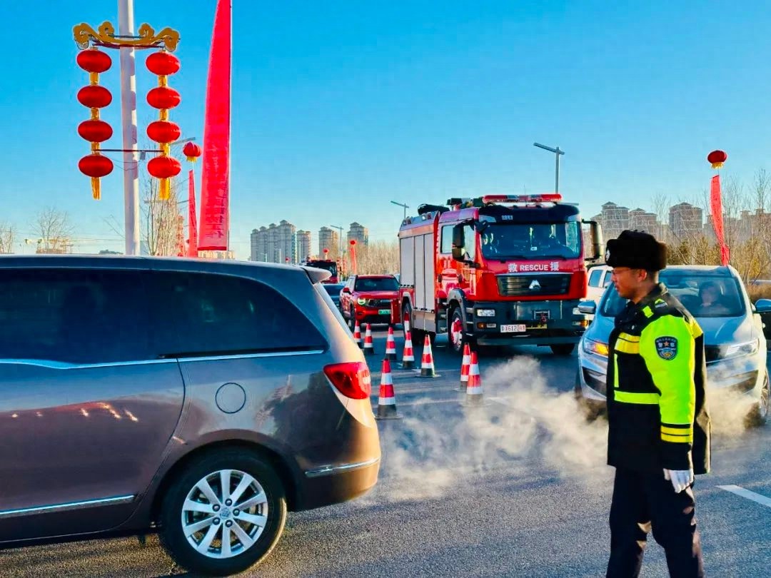 零下20℃的坚守！伊金霍洛交警如何用责任与担当为两会保驾护航？