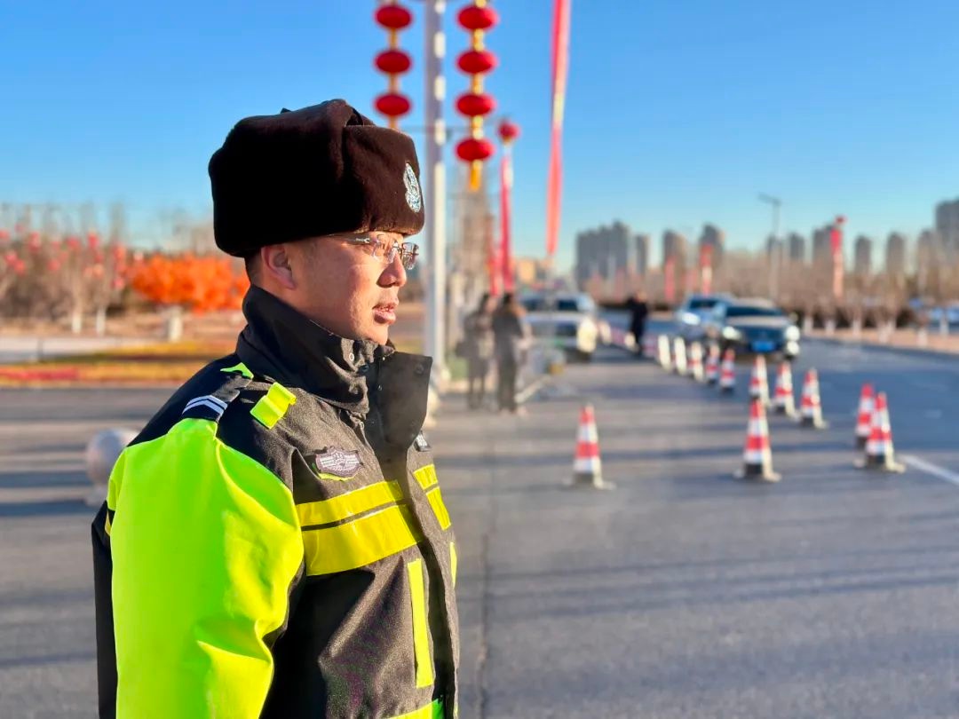 零下20℃的坚守！伊金霍洛交警如何用责任与担当为两会保驾护航？  第2张
