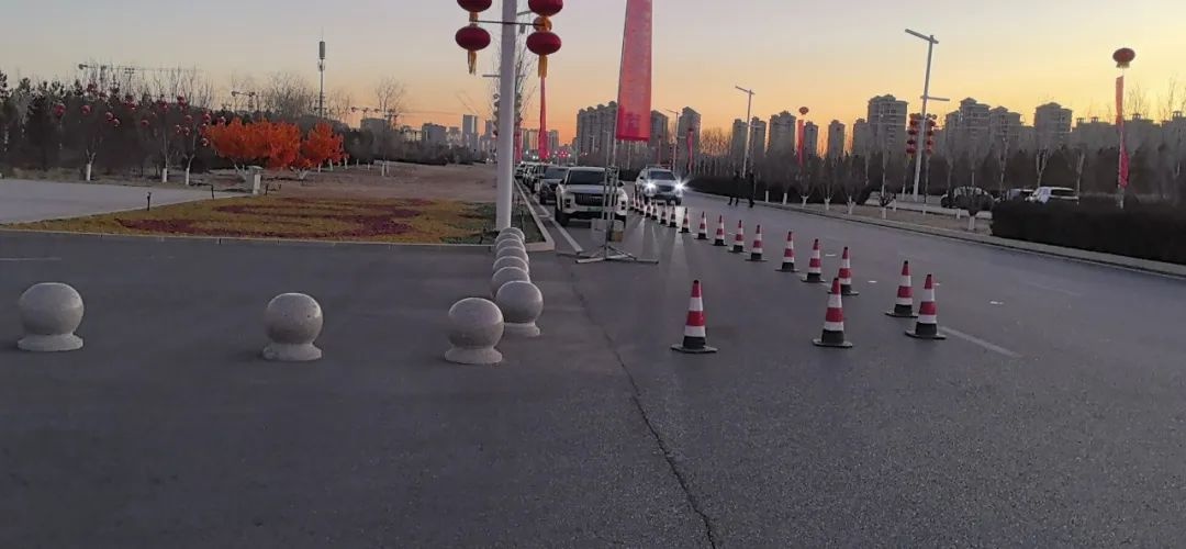 零下20℃的坚守！伊金霍洛交警如何用责任与担当为两会保驾护航？  第5张