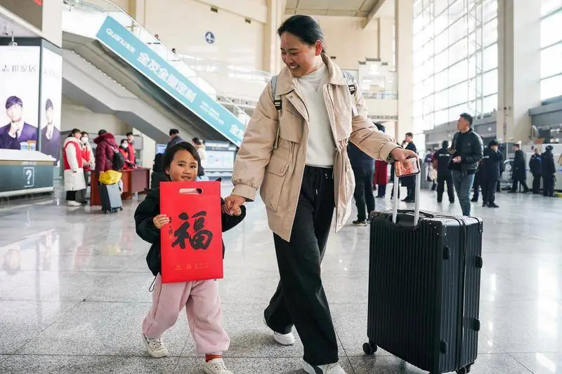2025年春运首日，全国铁路人潮涌动！你准备好迎接这场世界最大规模的人口迁徙了吗？  第1张