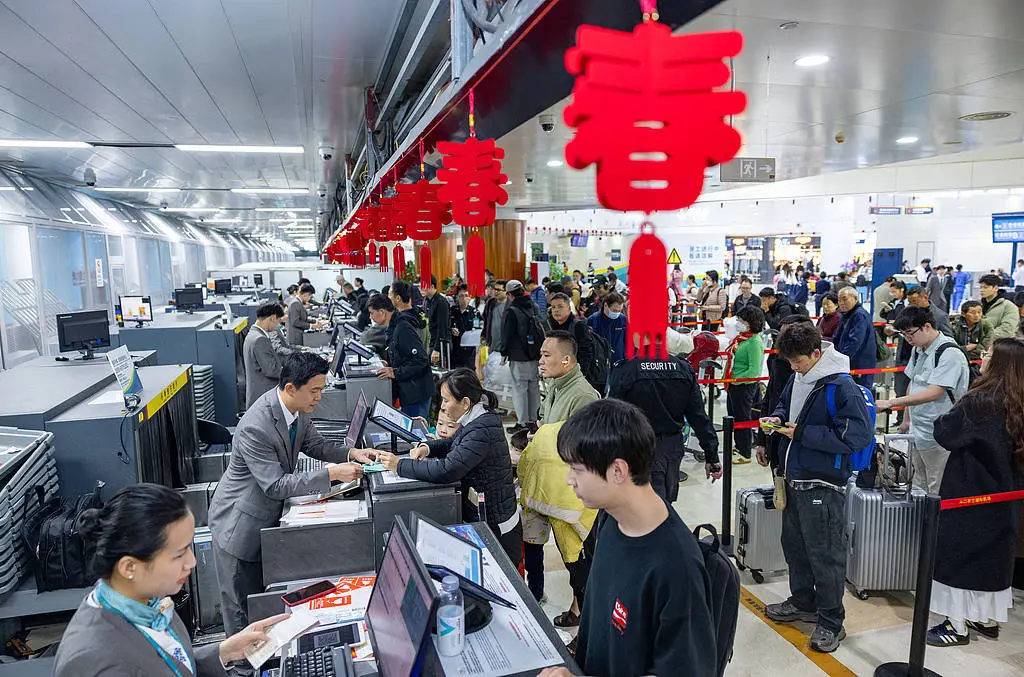 2025年春运首日，全国铁路人潮涌动！你准备好迎接这场世界最大规模的人口迁徙了吗？  第15张