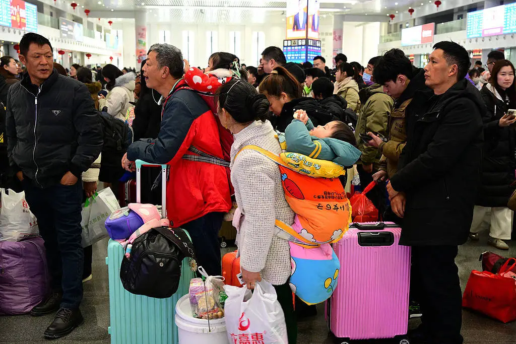 2025年春运首日，全国铁路人潮涌动！你准备好迎接这场世界最大规模的人口迁徙了吗？  第5张