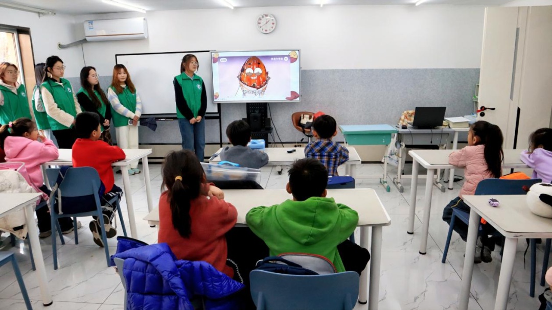 大学生变身历史导游，带你穿越时空探索红薯雪糕的奇妙旅程  第2张