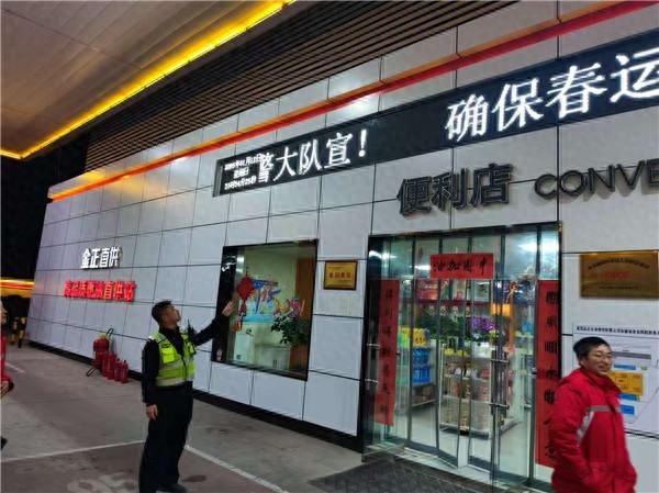 咸阳秦都交警大队如何用LED屏24小时守护春运安全？揭秘背后的亮屏行动  第1张