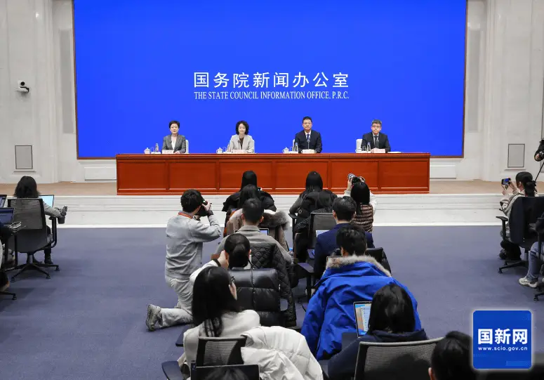 我国服务贸易突破1万亿美元大关！未来将如何继续领跑全球？