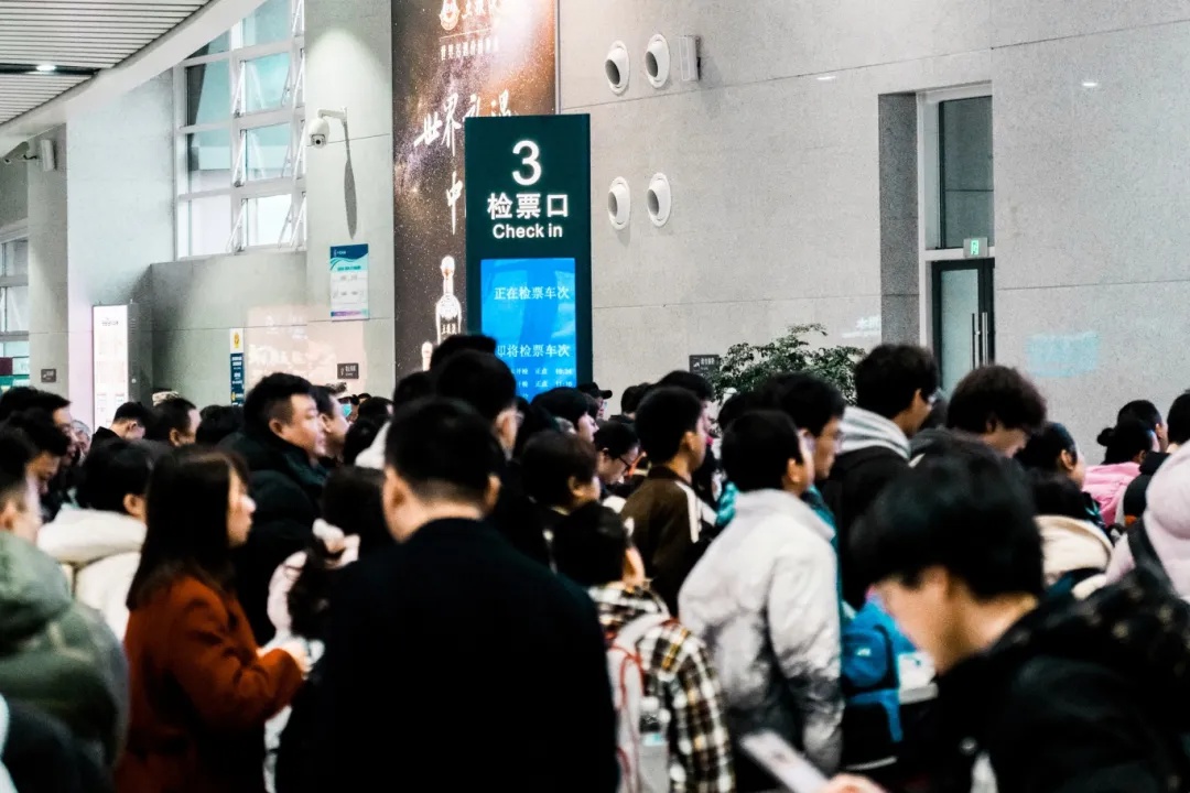 2025春运大幕拉开！宜宾西站首日发送旅客1.7万人次，你准备好回家了吗？  第3张