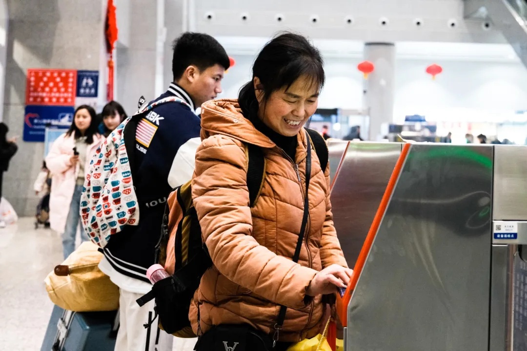 2025春运大幕拉开！宜宾西站首日发送旅客1.7万人次，你准备好回家了吗？  第5张