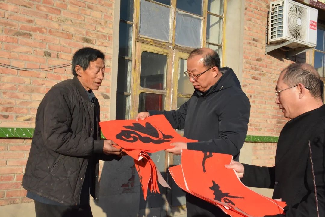 书法家挥毫泼墨，北韩庄村春联满堂！你见过如此浓厚的年味吗？