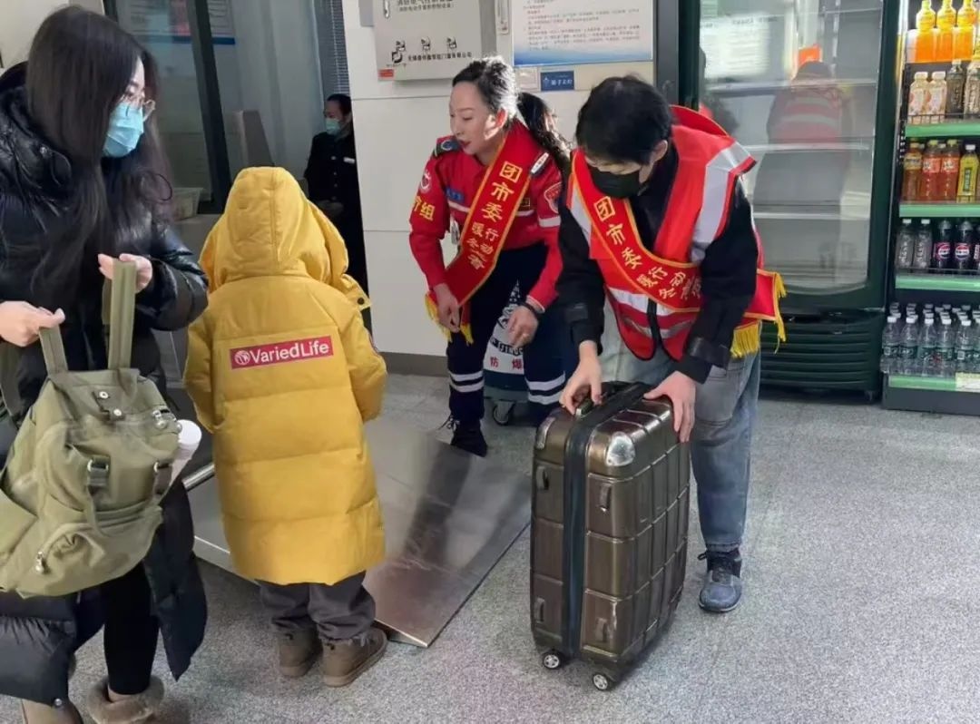 2025年春运暖冬行动开启！青年志愿者如何让寒冬变暖？