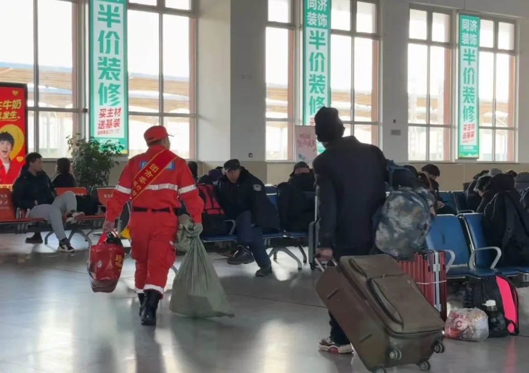 2025年春运暖冬行动开启！青年志愿者如何让寒冬变暖？  第3张