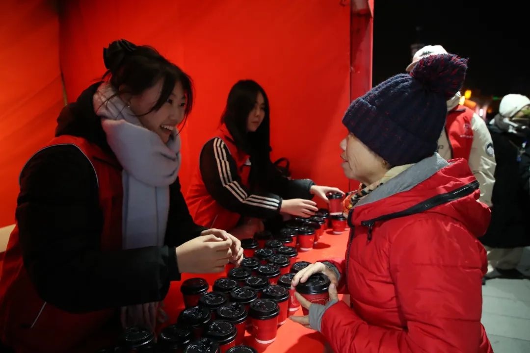 寒冬中的温暖守护者！泉心泉意志愿服务队如何让塞上老街焕发新生？  第4张