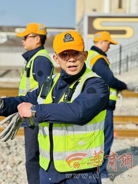 你知道春运背后谁在默默守护你的喝水自由吗？揭秘火车站上水工的辛劳日常  第4张
