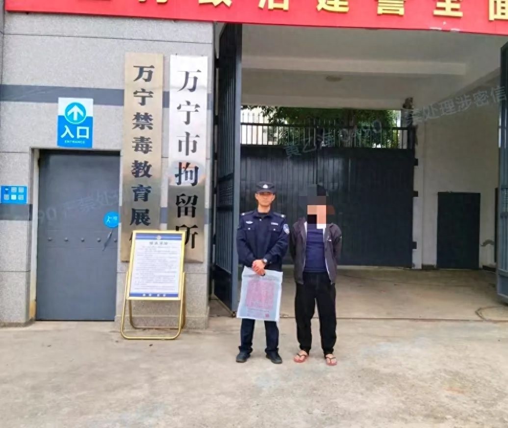 惊险！万宁一自建房内竟藏匿大量烟花爆竹，安全隐患触目惊心