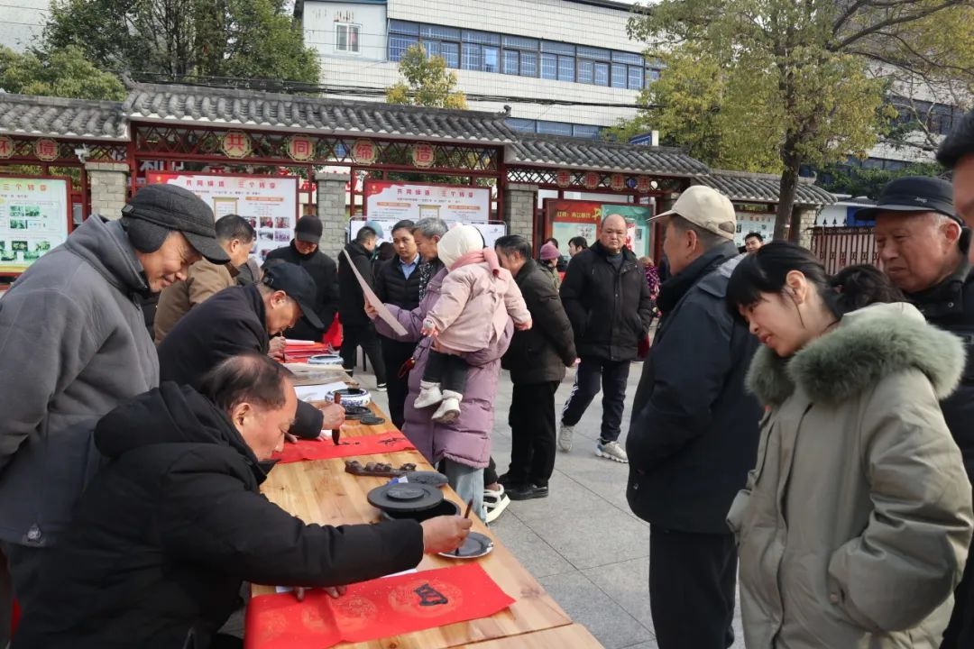 2025蛇年新春，荆州古城如何焕发新活力？探秘小人物背后的暖心故事  第2张