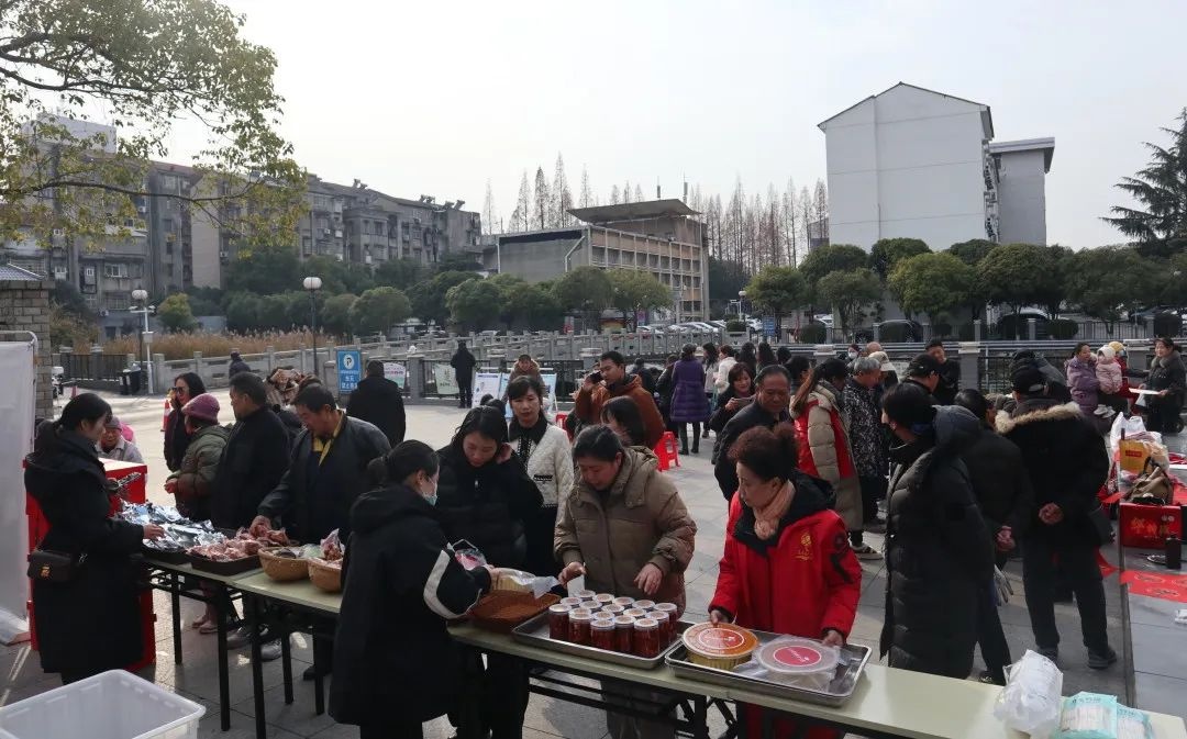 2025蛇年新春，荆州古城如何焕发新活力？探秘小人物背后的暖心故事  第3张