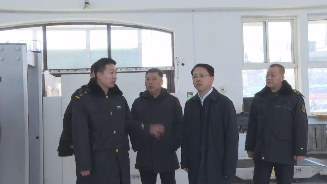2025年春运大考来临！副市长张继成亲临一线，如何确保千万旅客平安回家？  第2张