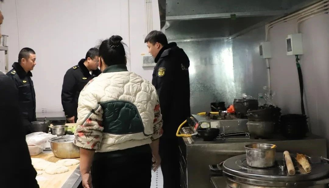 春节临近，食品安全如何保障？安平镇食安办全面出击，确保节日美食无忧  第3张