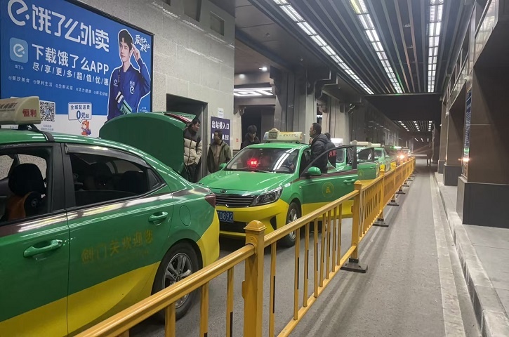 春运首日，剑阁县如何确保游子平安归家？揭秘下普路夜间执法行动  第2张