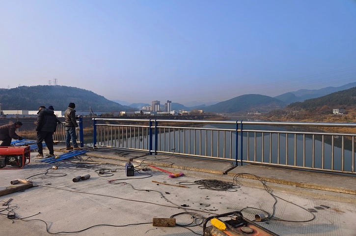 春运首日，剑阁县如何确保游子平安归家？揭秘下普路夜间执法行动  第3张