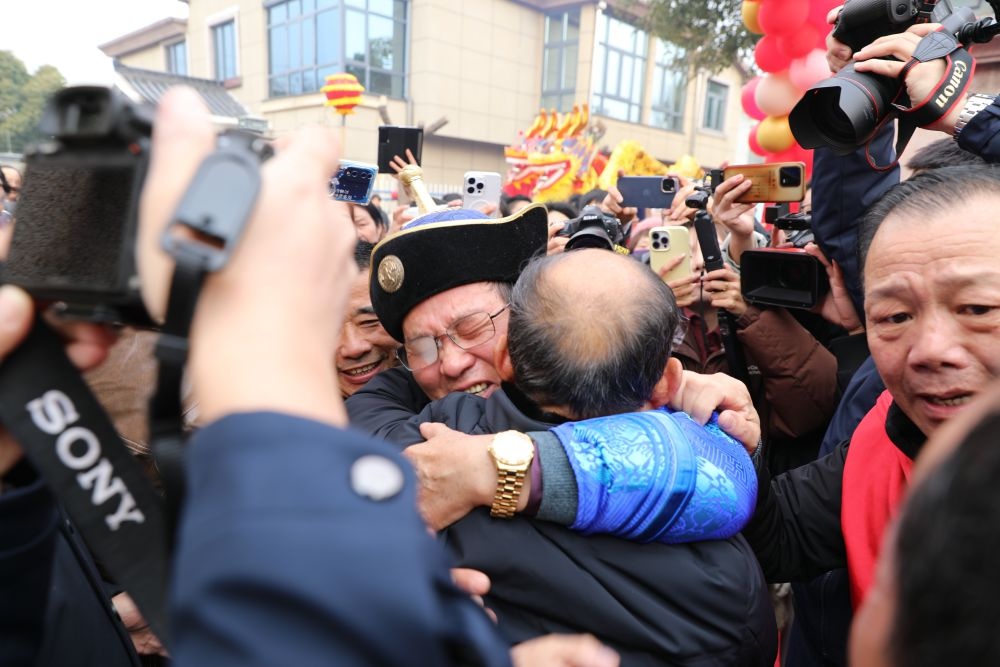 失散65年的亲人终团圆！这顿元宵饭等得值吗？  第2张