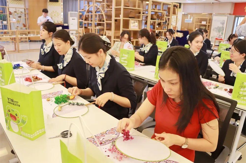 非遗手工遇上巾帼风采，你准备好感受这场文化盛宴了吗？  第2张