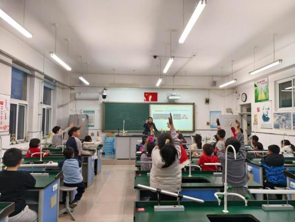 小小银行家如何引领青少年探索金融奥秘？揭秘农行北京朝阳东区支行的创新举措  第3张