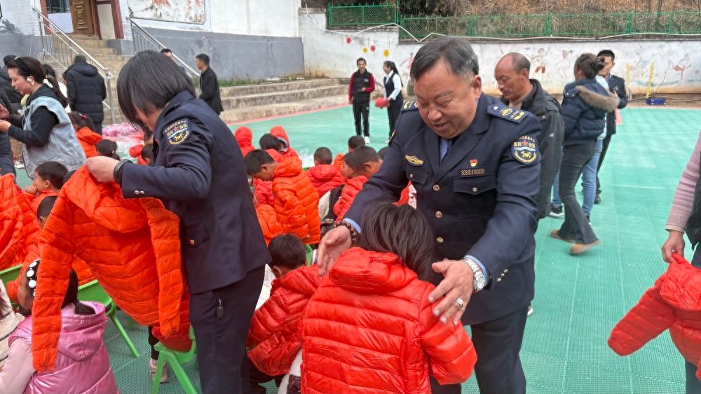 阳春行动·让爱传递！玉龙县石鼓镇仁和完小的孩子们为何如此喜悦？