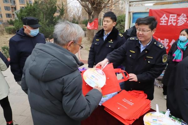 贻成豪庭社区普法活动火爆！居民为何纷纷驻足参与？  第2张
