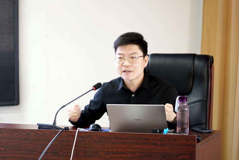 AI技术如何革新政务管理？这场培训带你揭秘未来智能治理  第2张
