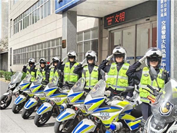 西咸交警铁骑大练兵！这些高难度驾驶技能你见过吗？