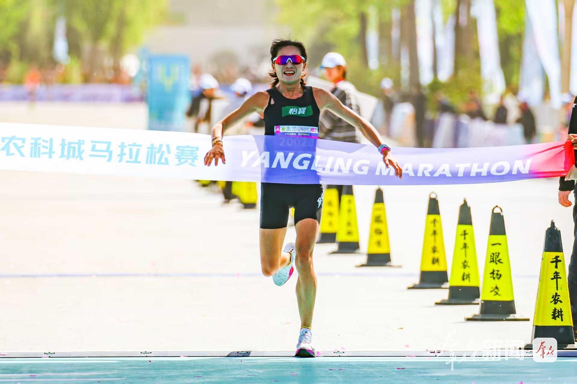 2万名跑友齐聚杨凌！00后小将王佳浩如何以2小时15分14秒惊艳夺冠？  第5张