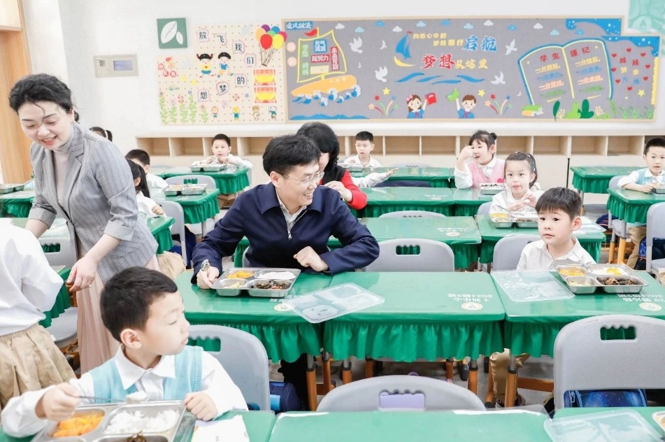 4月14日区领导实地调研校舍提升整治，保障师生安全能如期实现？  第3张