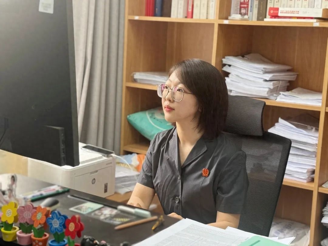 一张泛黄纸条勾起回忆！十年前法庭的小羊骑士童话契约背后藏着怎样的故事？  第1张