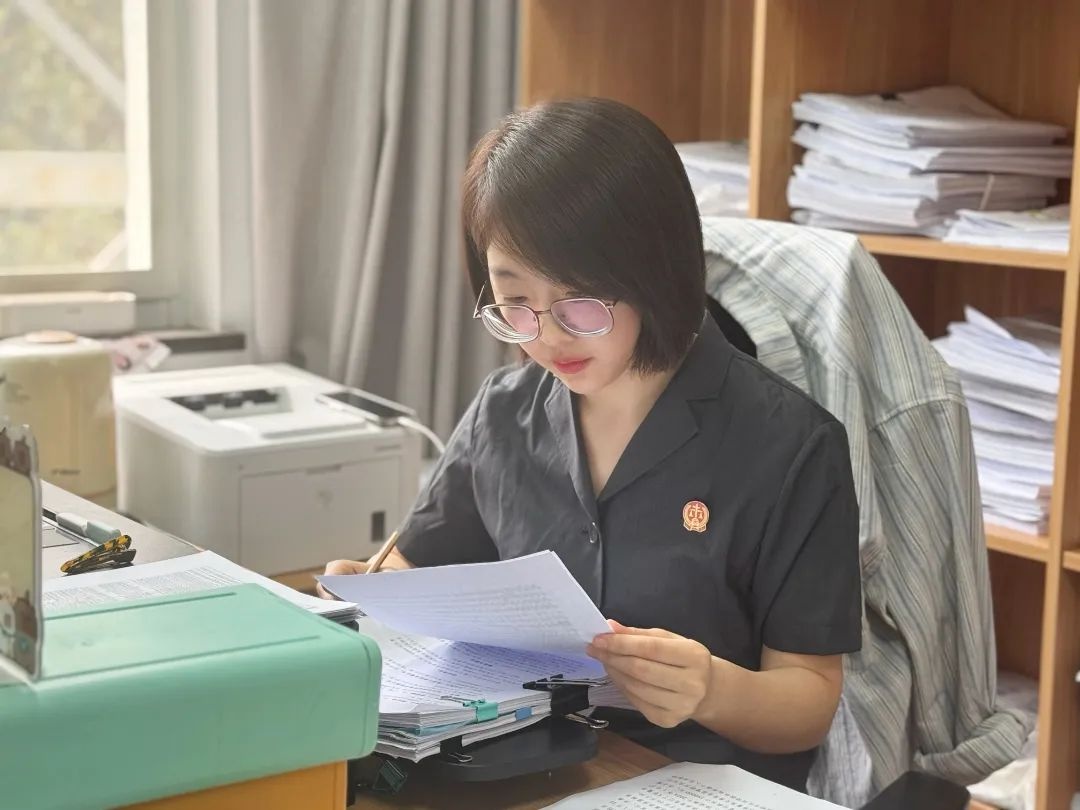 一张泛黄纸条勾起回忆！十年前法庭的小羊骑士童话契约背后藏着怎样的故事？  第4张