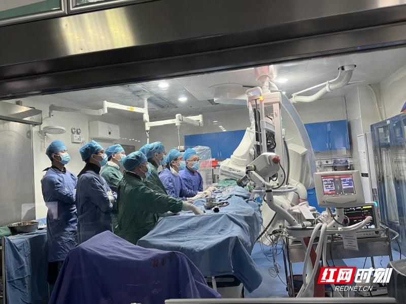 83岁高龄患者重度主动脉瓣狭窄！不开刀换心门，这家医院如何创造奇迹？  第3张