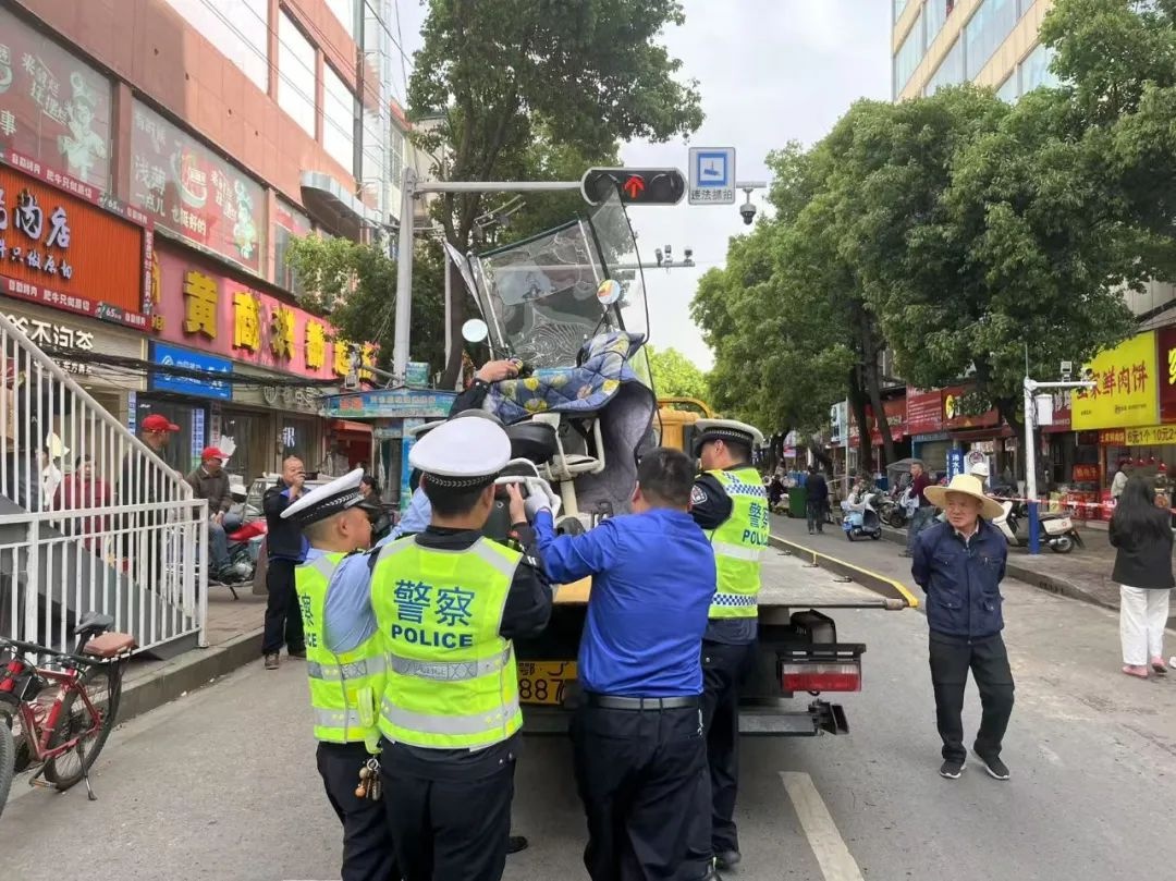 浠水城区停车乱象严重！交警城管联合整治，能还路于民、路畅人安吗？  第4张