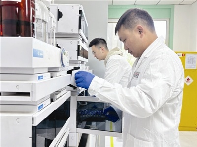 研发骨干李成的窗前奇观:玻璃幕墙为何泛起海浪波纹?揭秘深海数据背后的故事 第4张 研发骨干李成的窗前奇观:玻璃幕墙为何泛起海浪波纹?揭秘深海数据背后的故事 第4张