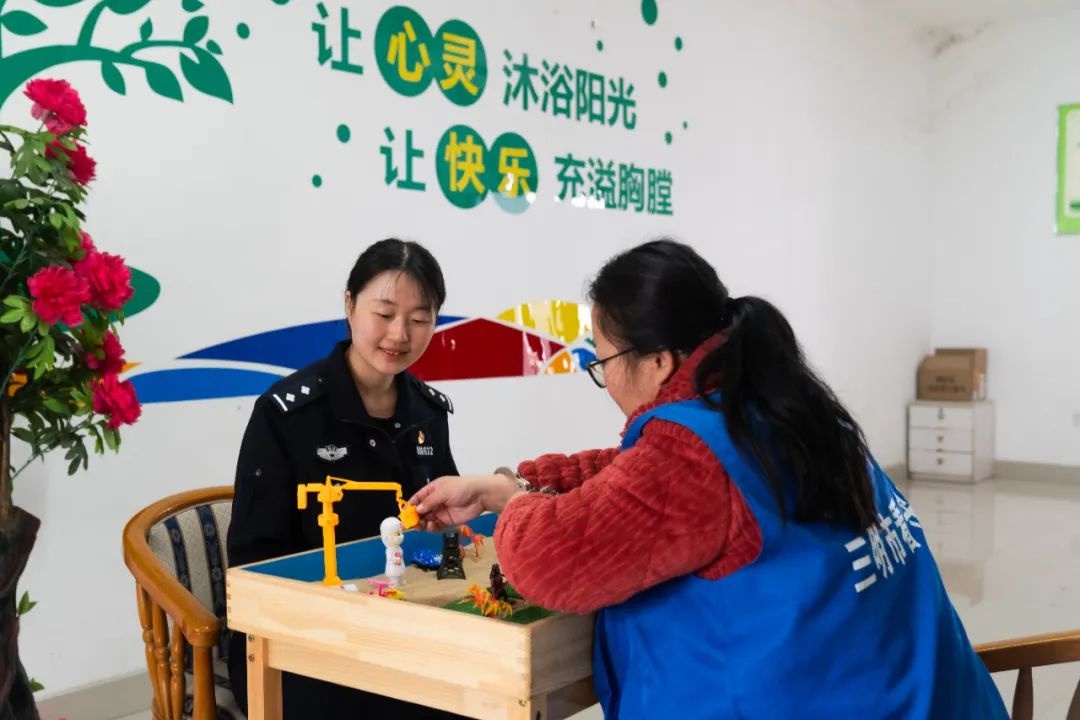 33岁女警如何用温暖融化高墙内的坚冰？看三明市看守所的感人故事  第2张