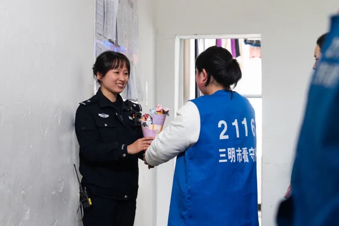 33岁女警如何用温暖融化高墙内的坚冰？看三明市看守所的感人故事  第4张