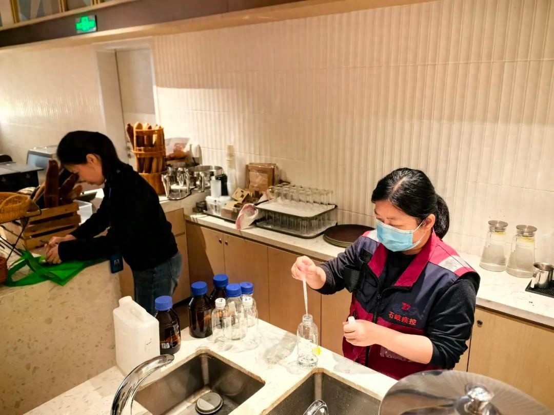 12家单位二次供水被抽检！水质关键指标检测，居民能喝上放心水吗？
