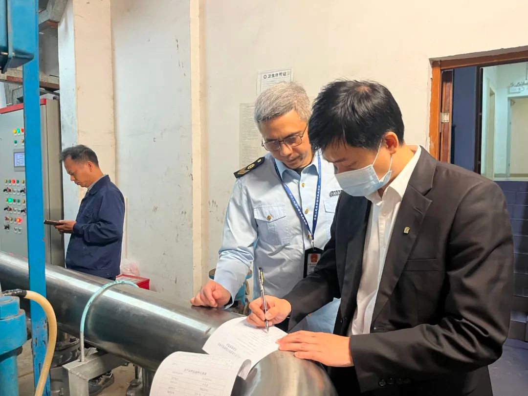 12家单位二次供水被抽检！水质关键指标检测，居民能喝上放心水吗？  第7张